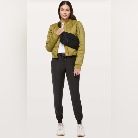 Lululemon🍋On The Fly Jogger - Picture 2 of 8